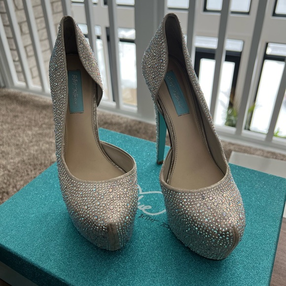 Betsy Johnson Blue Collection - Swarovski crystal closed toe stilettos sz 8.5 - Picture 2 of 6